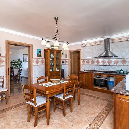 Villa Vb Buganvilla 4bdr With Fantastic Sea Views *