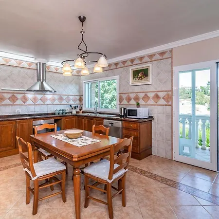 Vb Buganvilla 4bdr With Fantastic Sea Views *